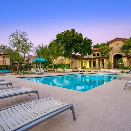 Modern 3-Br Condo Near West Gate